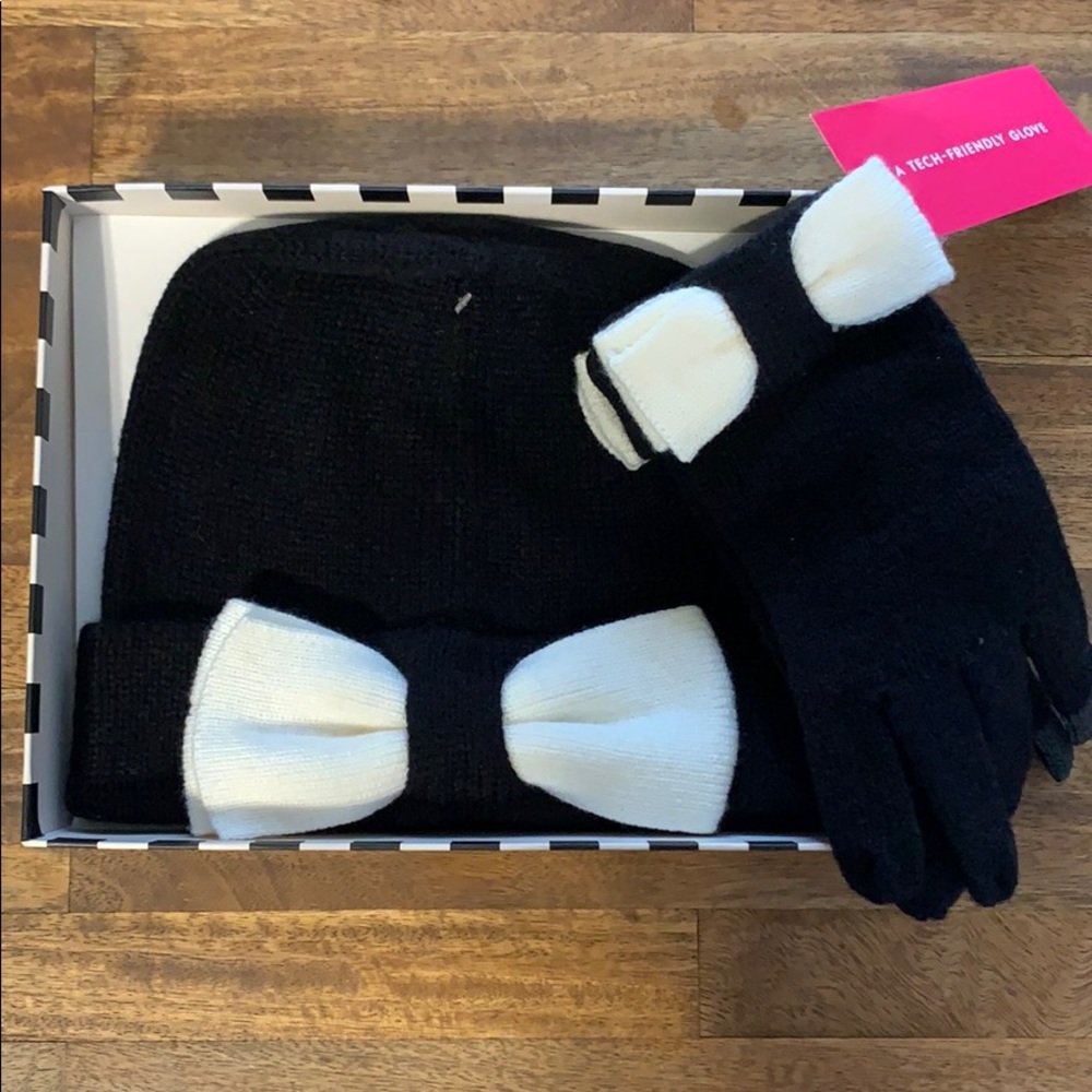 ♠️ Kate Spade hat and glove gift set